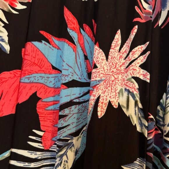Black Floral Maxi Dress – Boho V-Neck Short Sleeve Lightweight Flowy Size M - Picture 3 of 4
